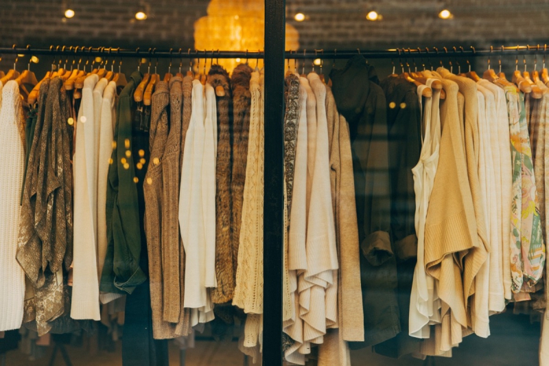 ecommerce-TOURRETTES SUR LOUP-min_clothe_fashion_store_shop_window_store_front-21277