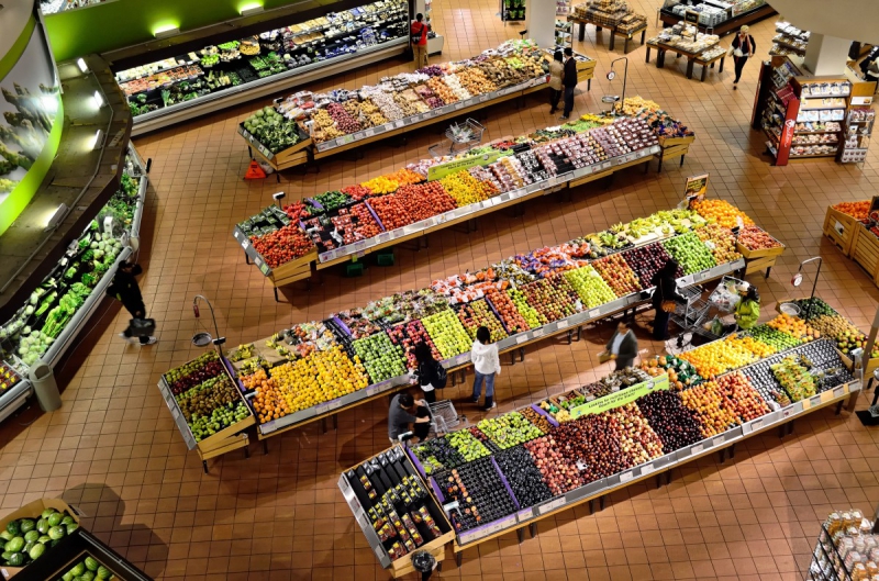 ecommerce-TOURRETTES SUR LOUP-min_supermarket_stalls_coolers_market_food_fresh_shop_organic-652223